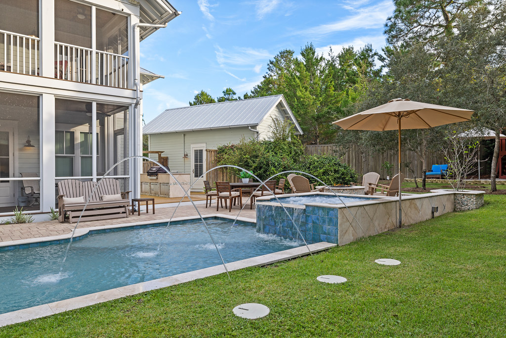 Indoor-Outdoor Living in Florida: Luxury Lanai & Patio Furniture Packages