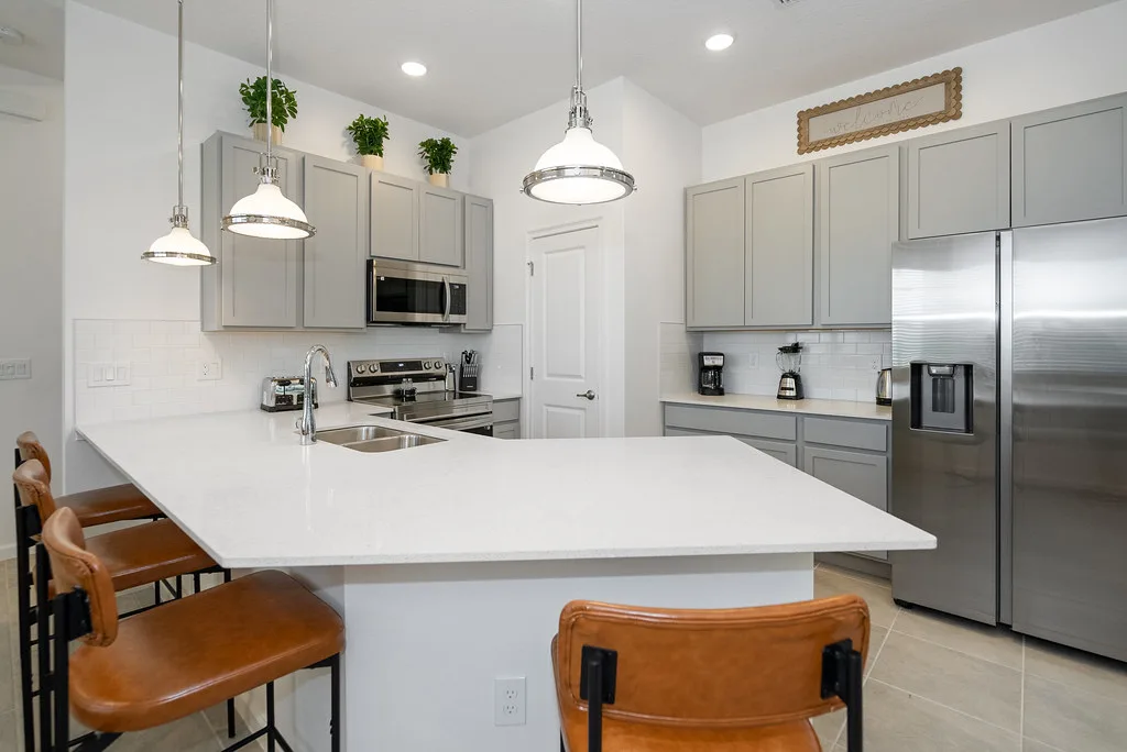 Southeast vacation rental: Annandale & larger-acre modern estates (step 3)